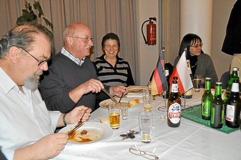 Beim Bigos-Essen pflegten die Mitglieder der Deutsch-Polnischen Gesellschaft den Kontakt und schmiedeten neue Pläne.Foto: (cfu)